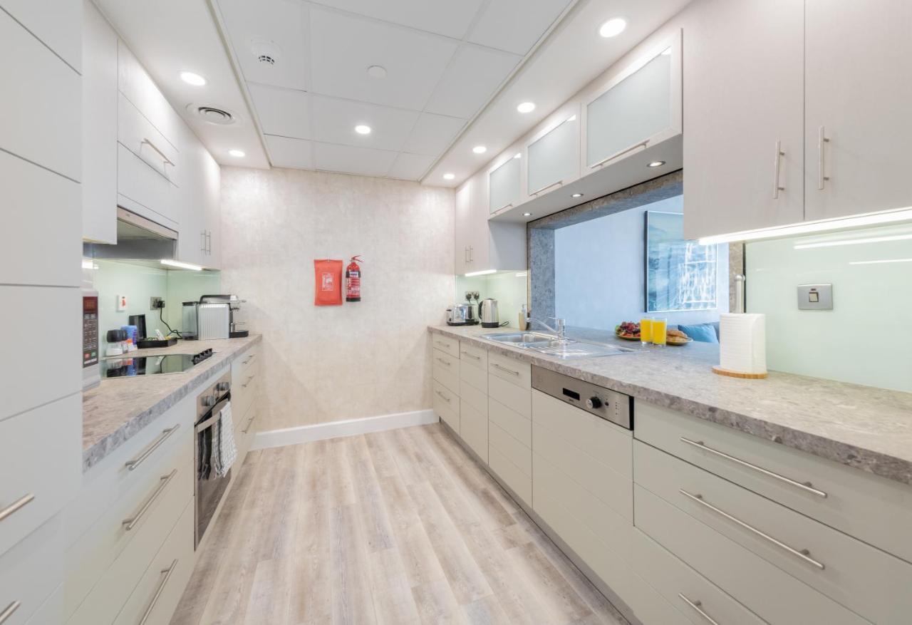 Boutique Living - Burj Views - Renovated Apartment